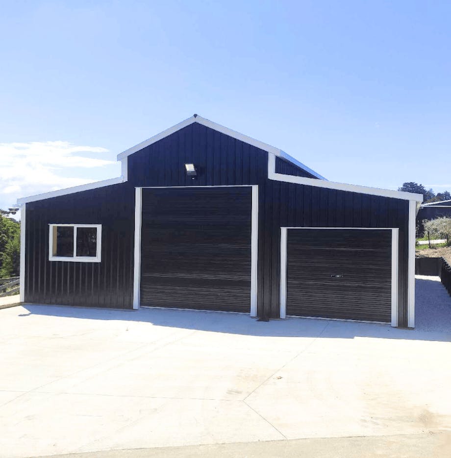Blue and white American barn