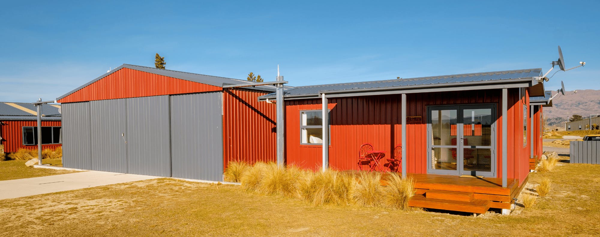 Hangar with office Hangar with office