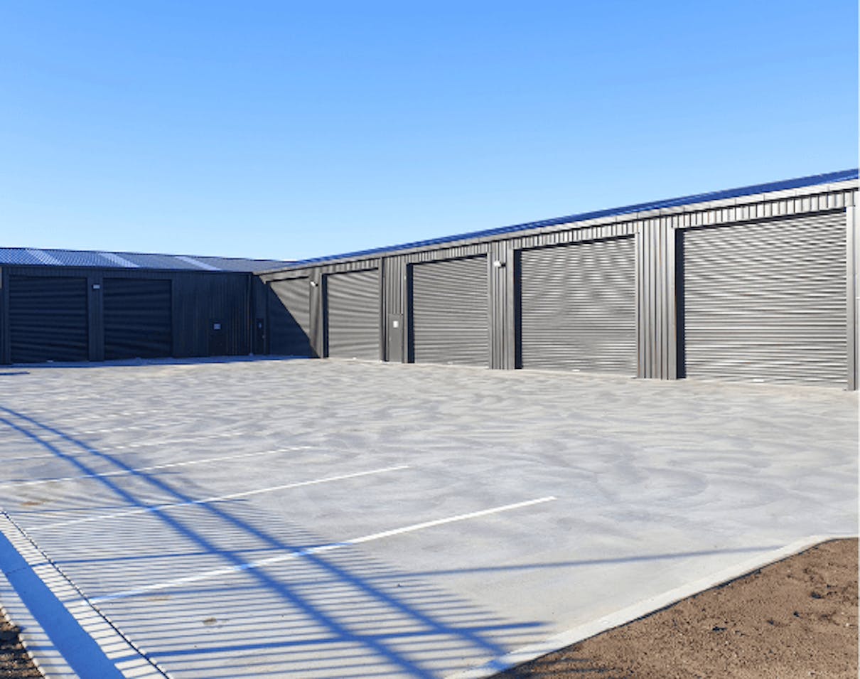 Multi-bay steel building and concrete area - Wide Span Sheds