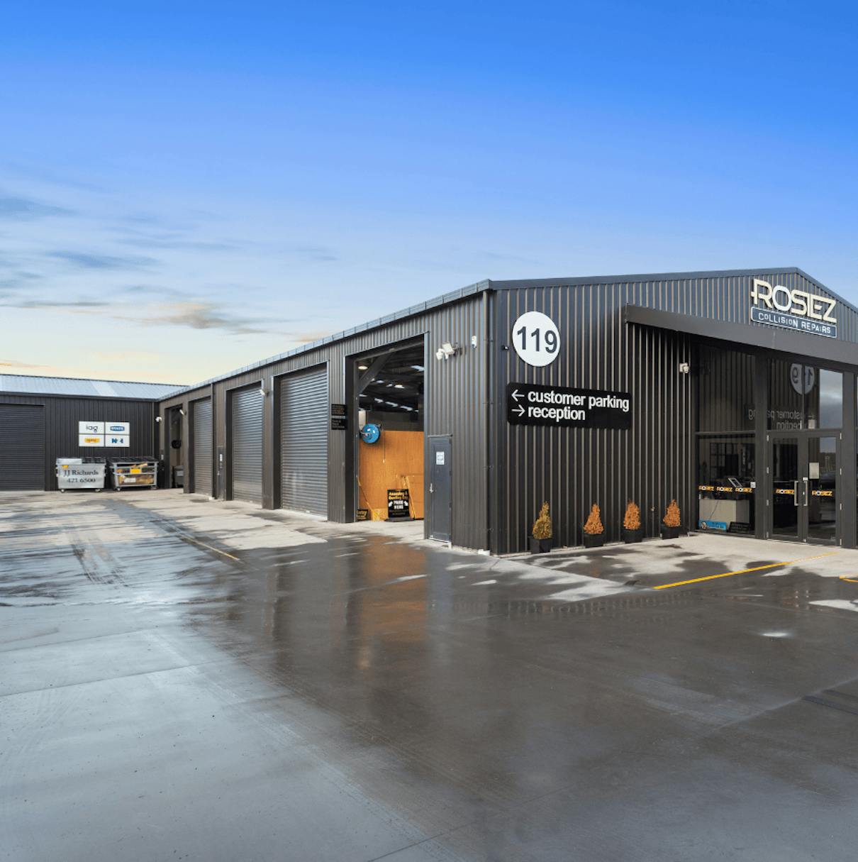 V-Shaped Commercial Offices and Warehouse - Wide Span Sheds