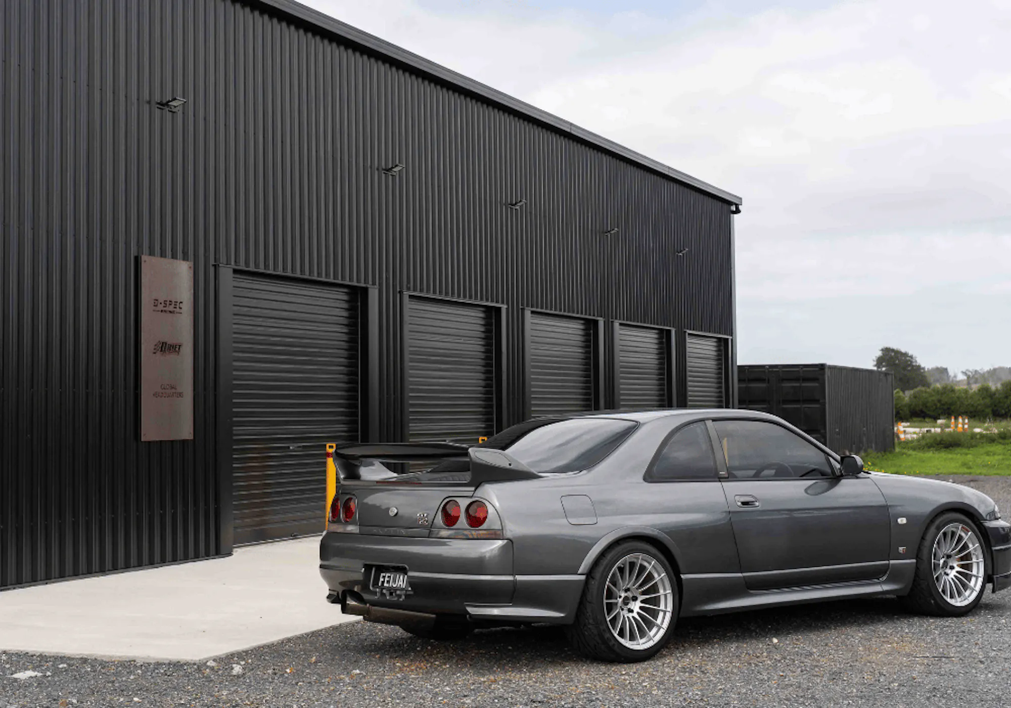 1.-NZ-Imagery Inspo-Gallery Meremere-Drift-Park 5-roller-doors-on-wide-span-shed