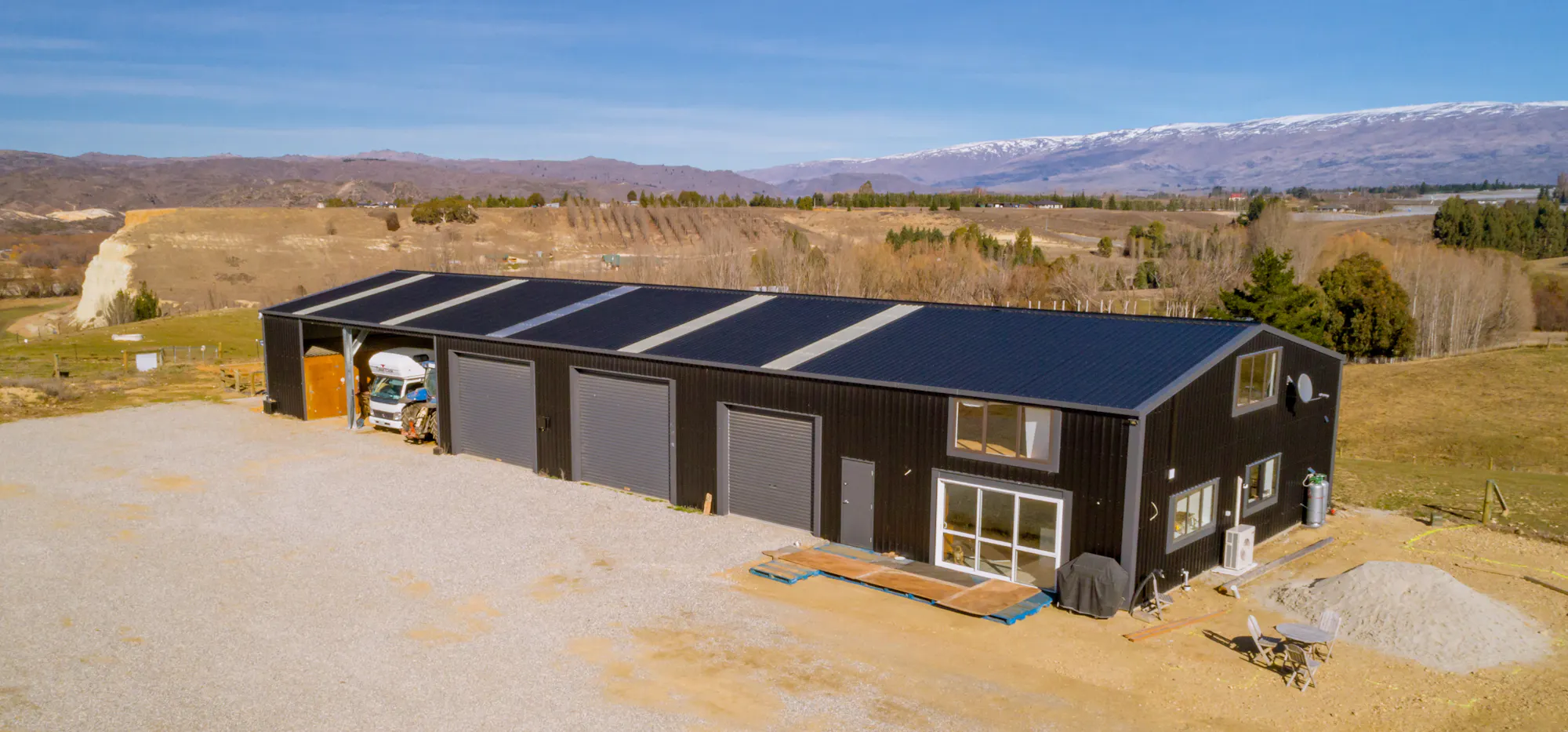 1.-NZ-Imagery Inspo-Gallery The-Shed-That-Ticks-Every-Box--Central-Otago 7-bay-shed-aerial-side-view