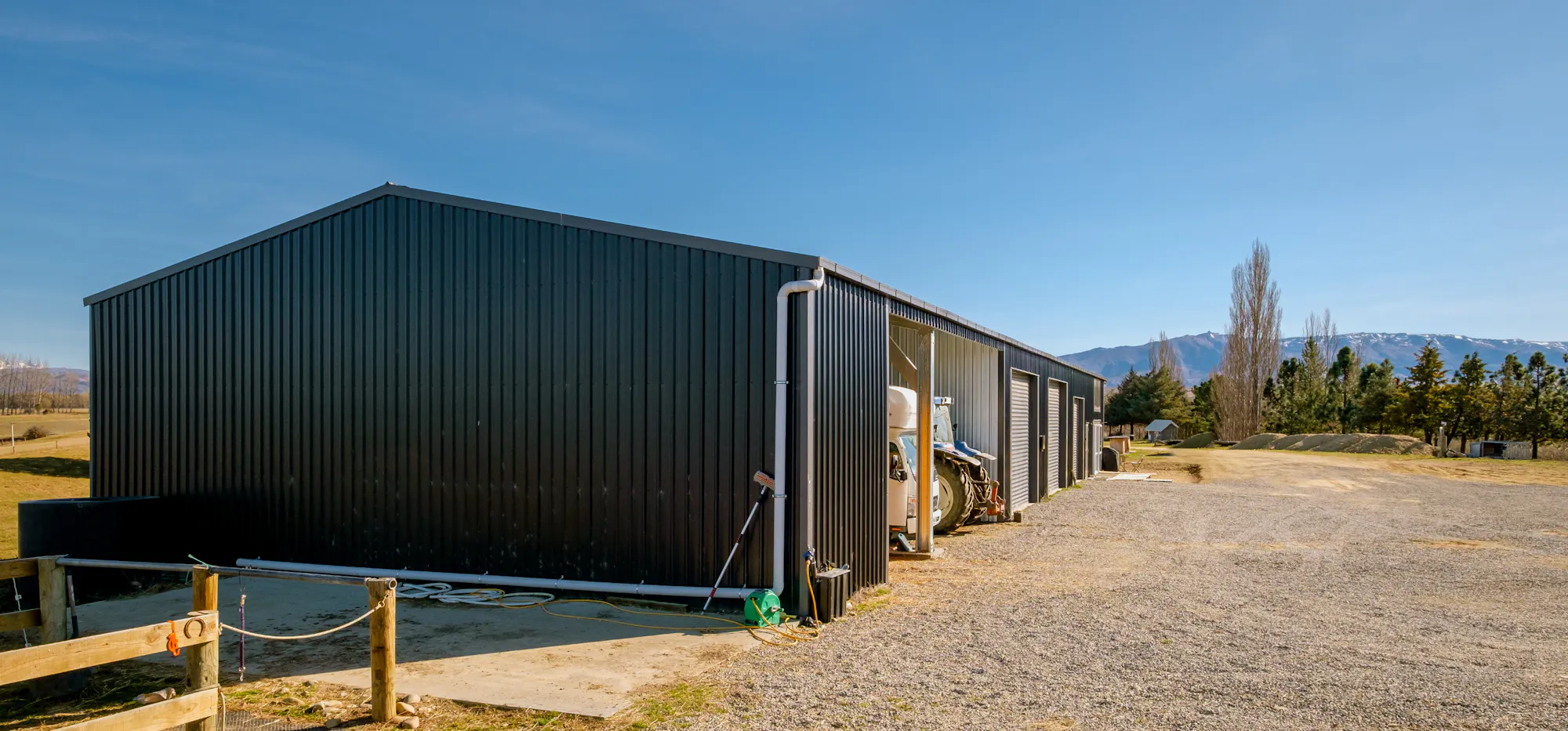 1.-NZ-Imagery Inspo-Gallery The-Shed-That-Ticks-Every-Box--Central-Otago 7-bay-shed-view-of-side-wall-1