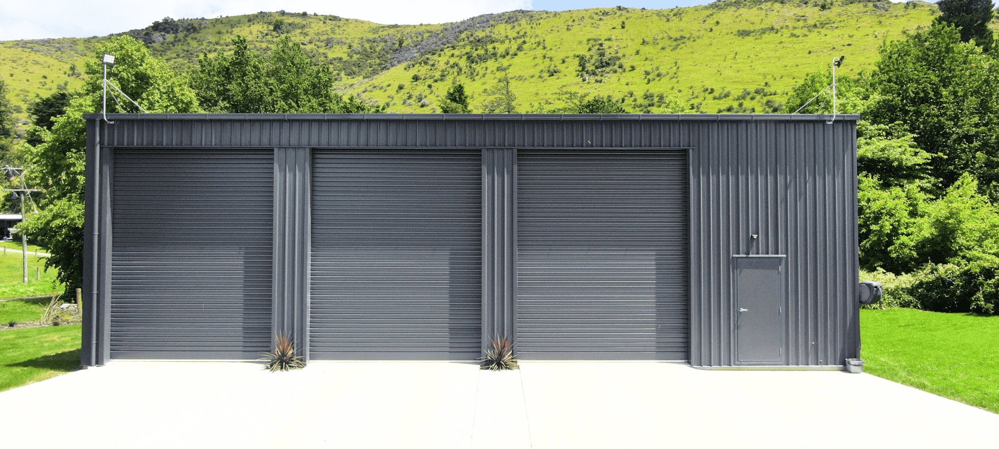 9x15 shed dark grey in countryside - Wide Span Sheds