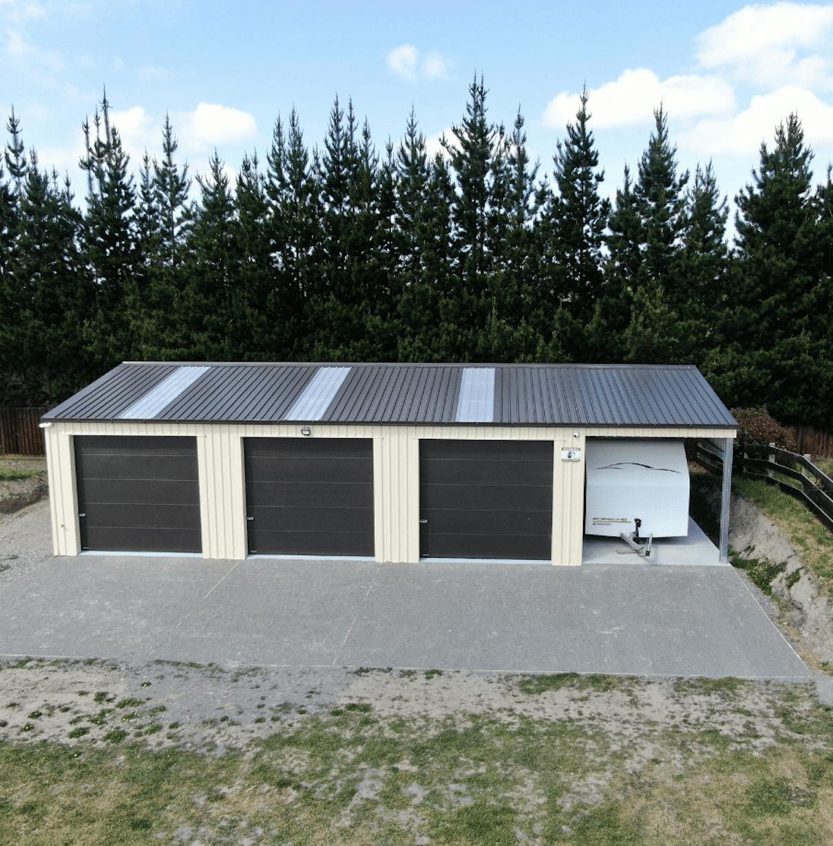 9x15 shed light colour with dark doors - Wide Span Sheds