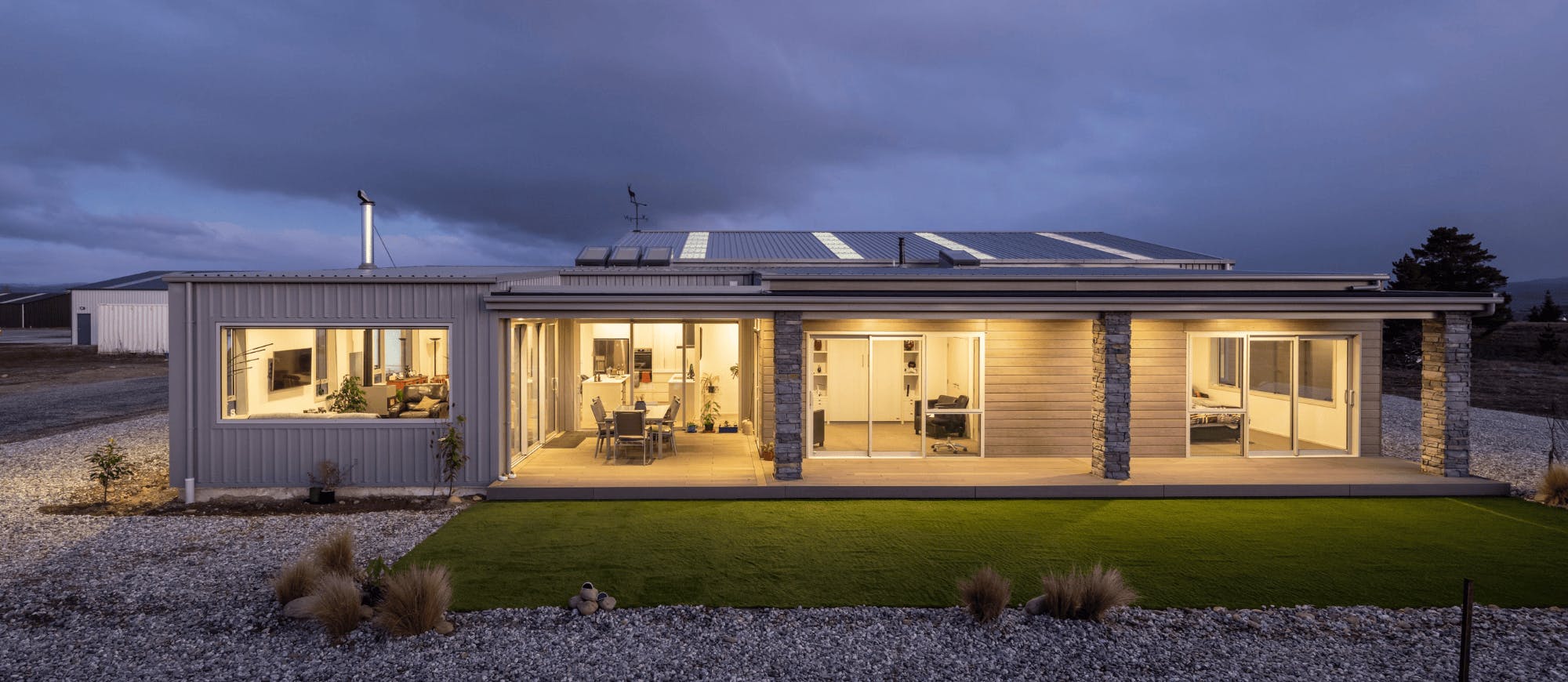 Hangar home exterior - Wide Span Sheds