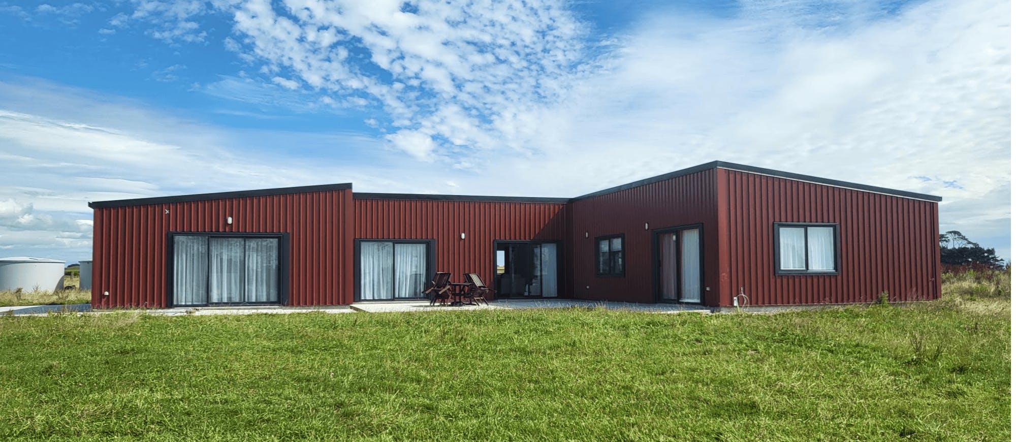 Red shed home - Wide Span Sheds