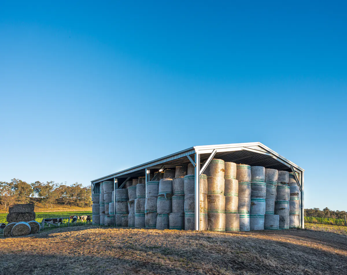 Product-Pages Hay-Sheds Unlinked-widespan-shed-3-4edit